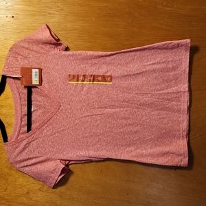 Shortsleve red V-neck t-shirt